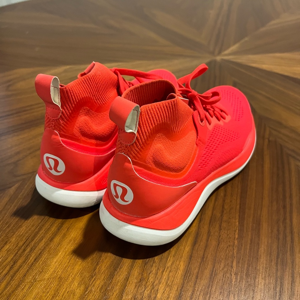 Lululemon women’s chargefeel Mid Workout Tennis Shoe-Size 8
